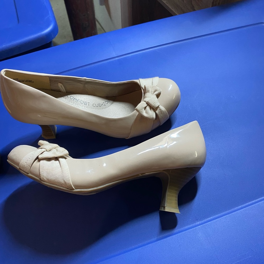 Womens short heel size 8